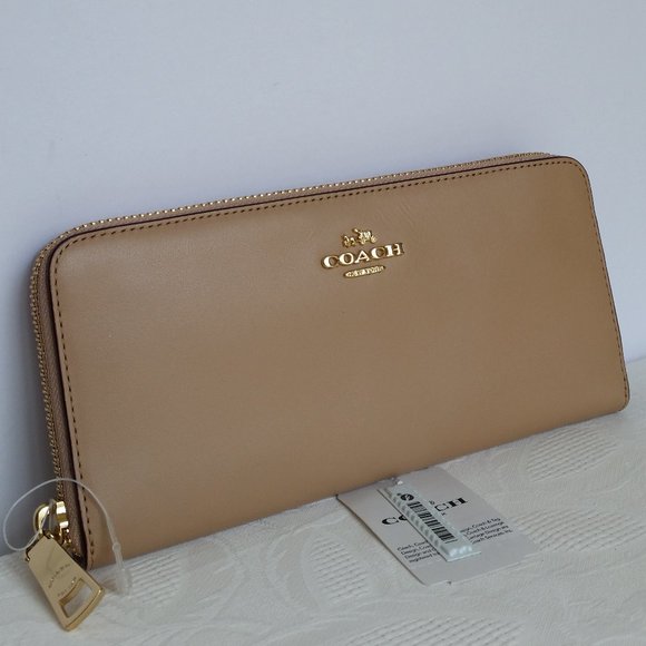 COACH Handbags - COACH Slim Accordion Zip Wallet in Smooth Leather